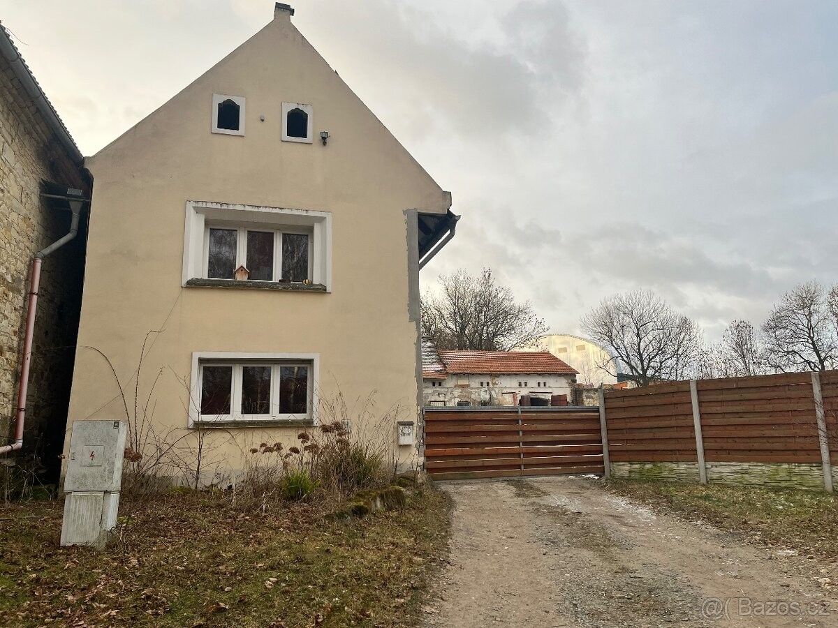 Rodinné domy, Klobuky v Čechách, 273 74