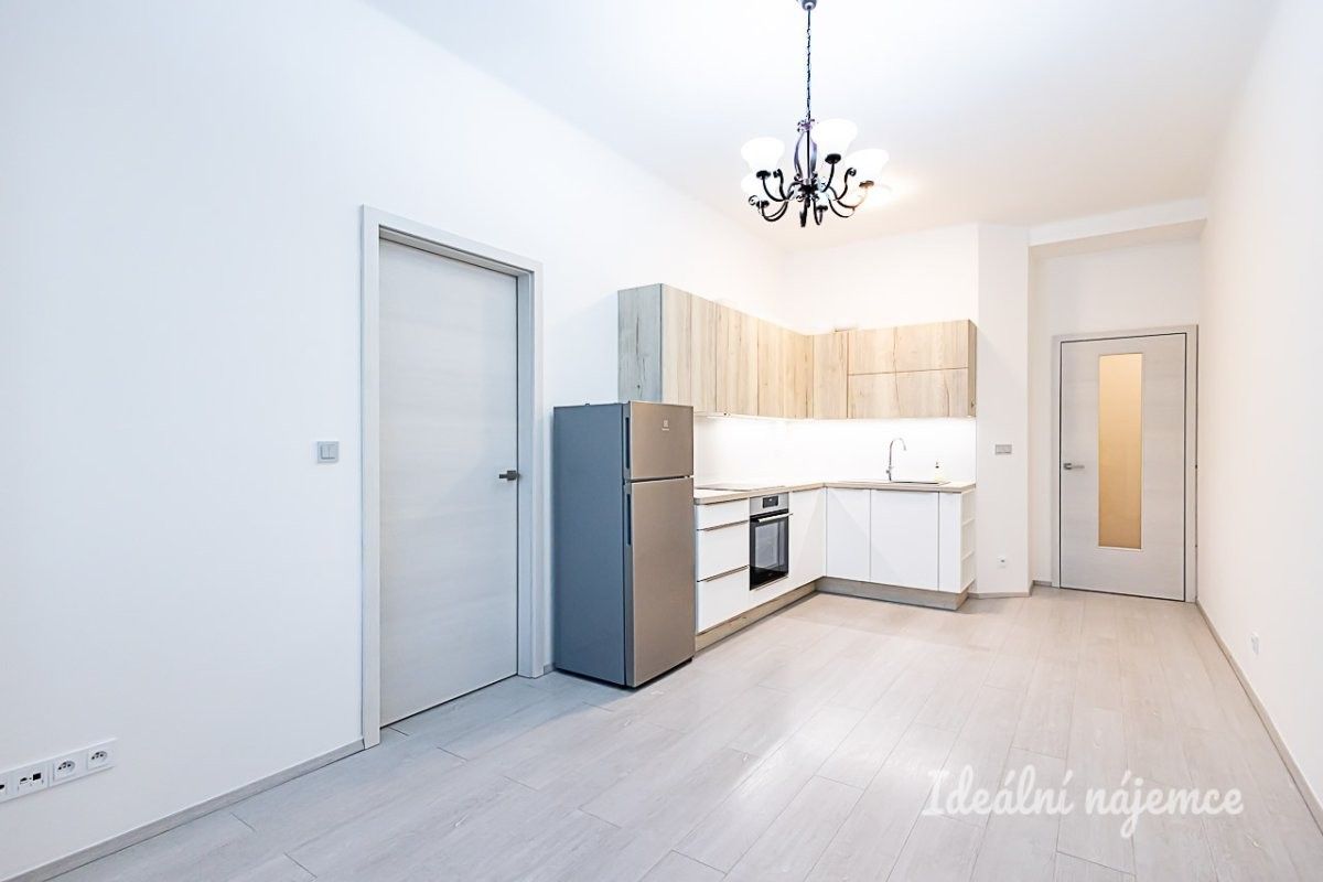 Pronájem byt 2+kk - Černokostelecká, Praha, 51 m²