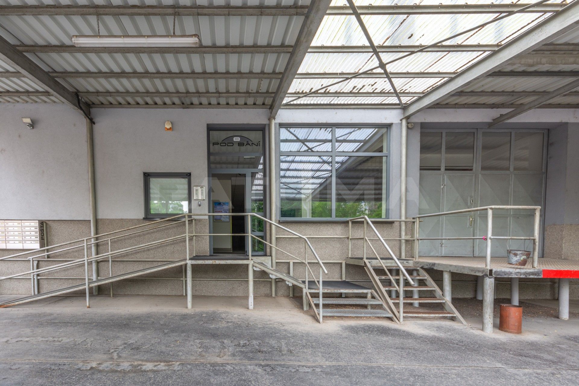 Pronájem kancelář - Kundratka, Praha, 226 m²