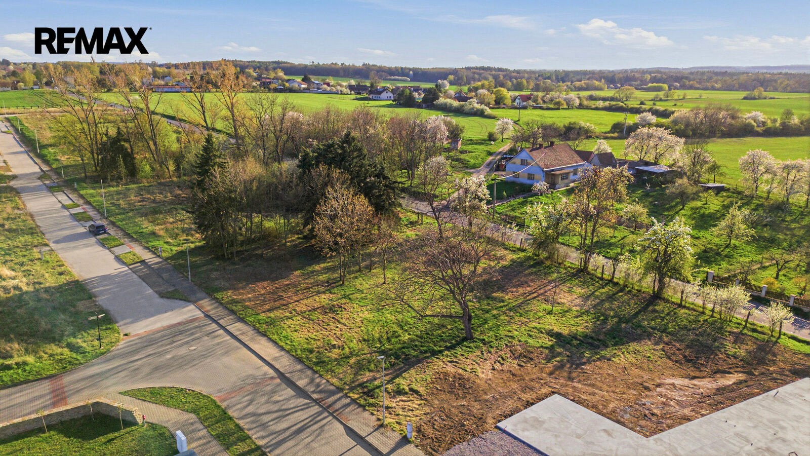 Pozemek pro bydlení · 1 019 m² · Žáky - 4