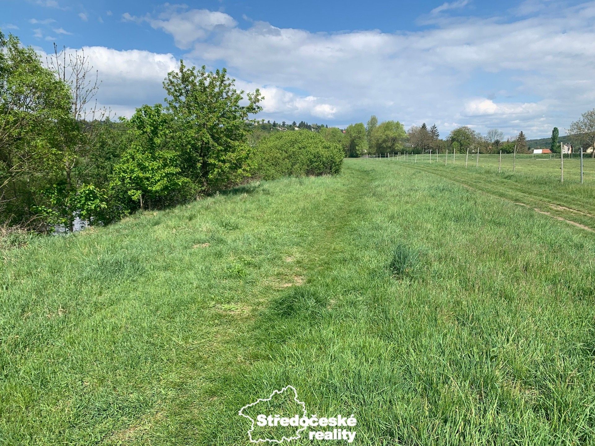 Prodej komerční pozemek - Všenory