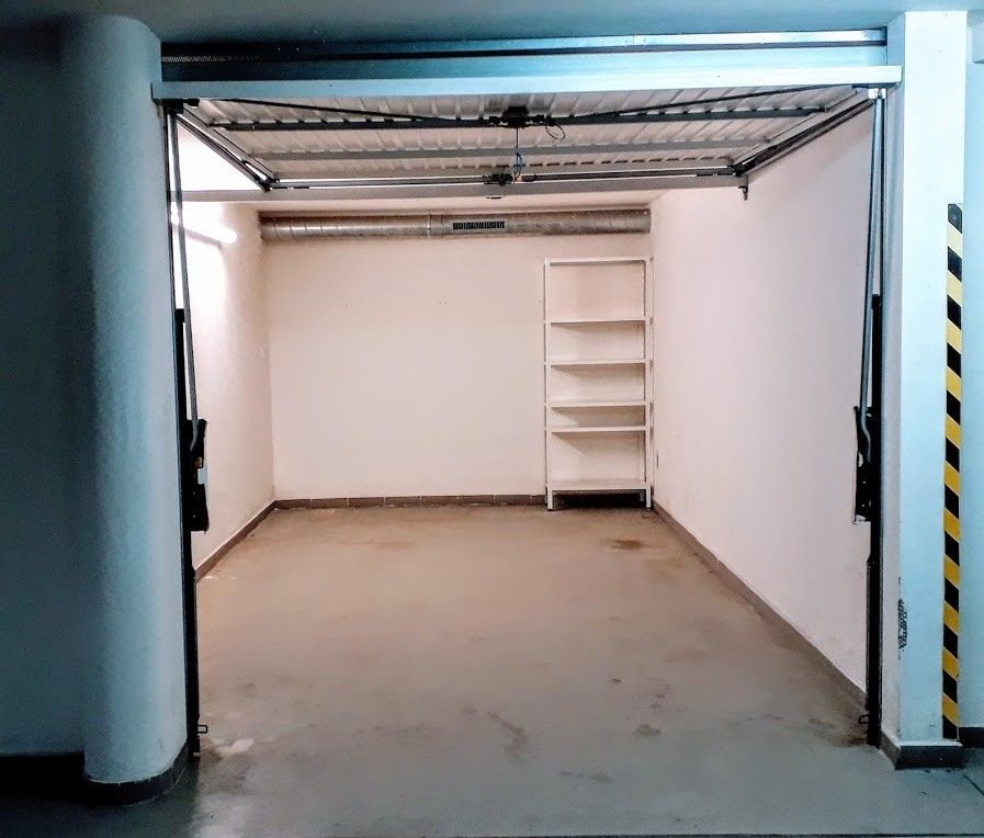 Garáže, Brno, 635 00