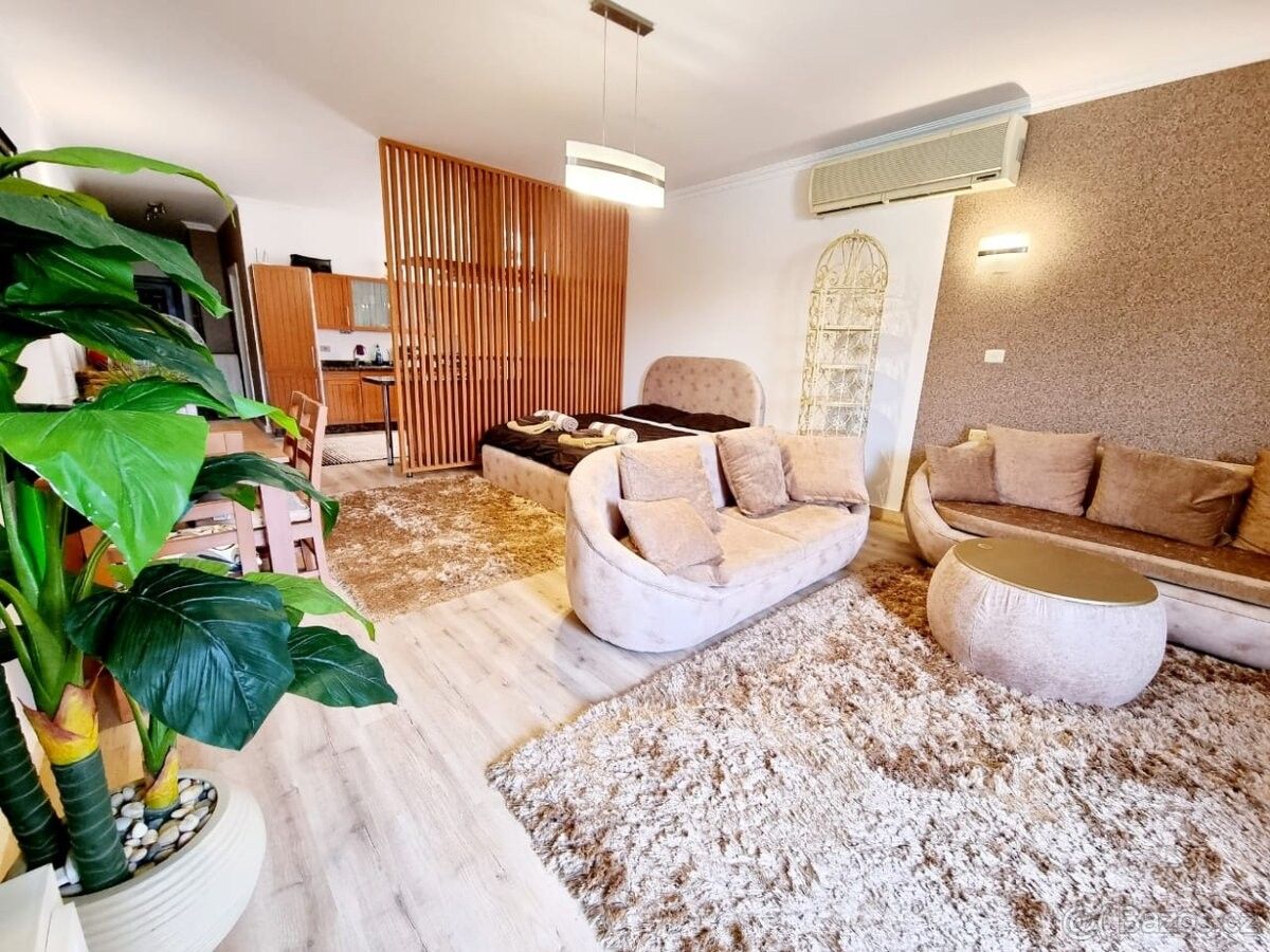 Byty, 987 66, Zahraničí