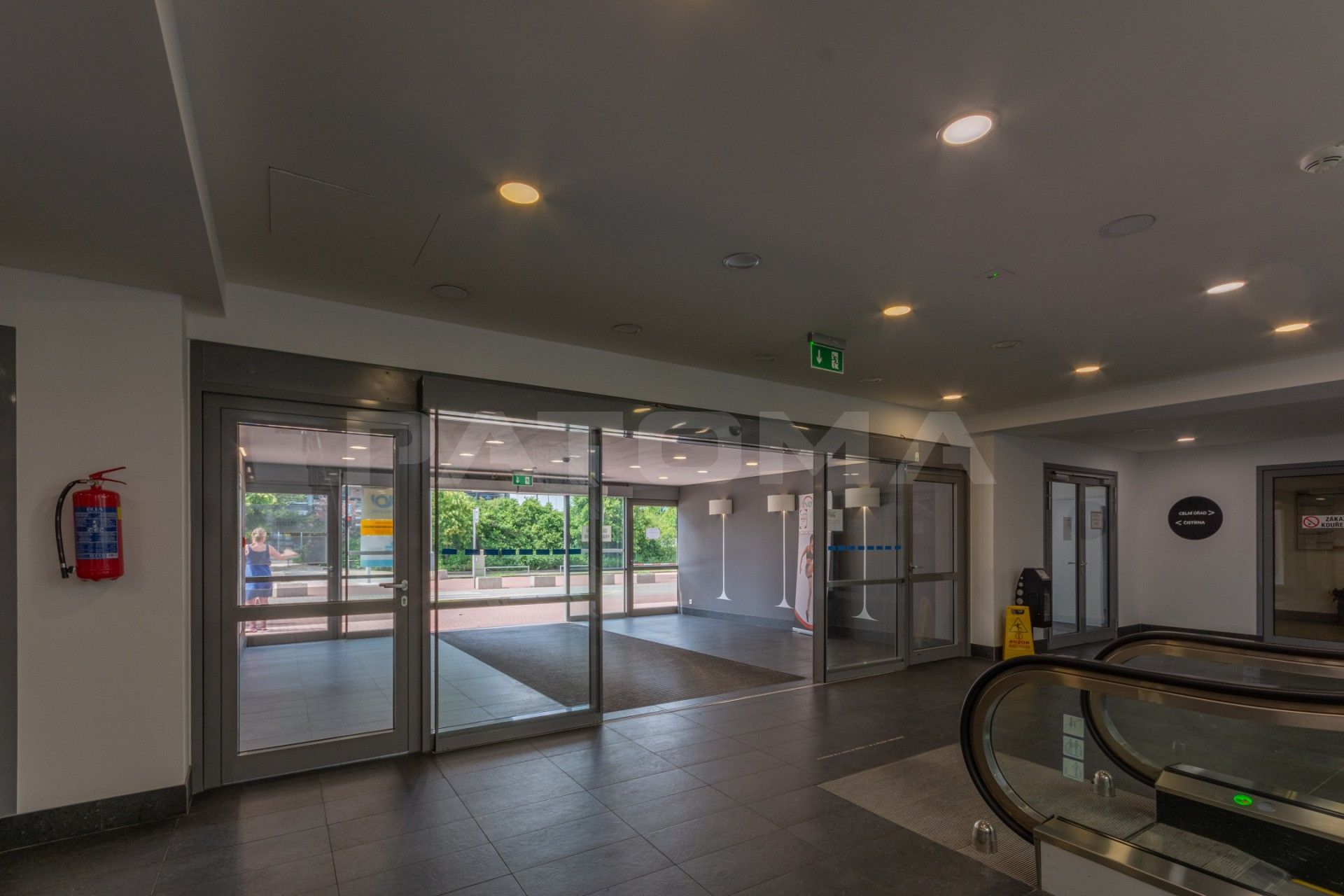 Pronájem obchodní prostory - Aviatická, Praha, 204 m²