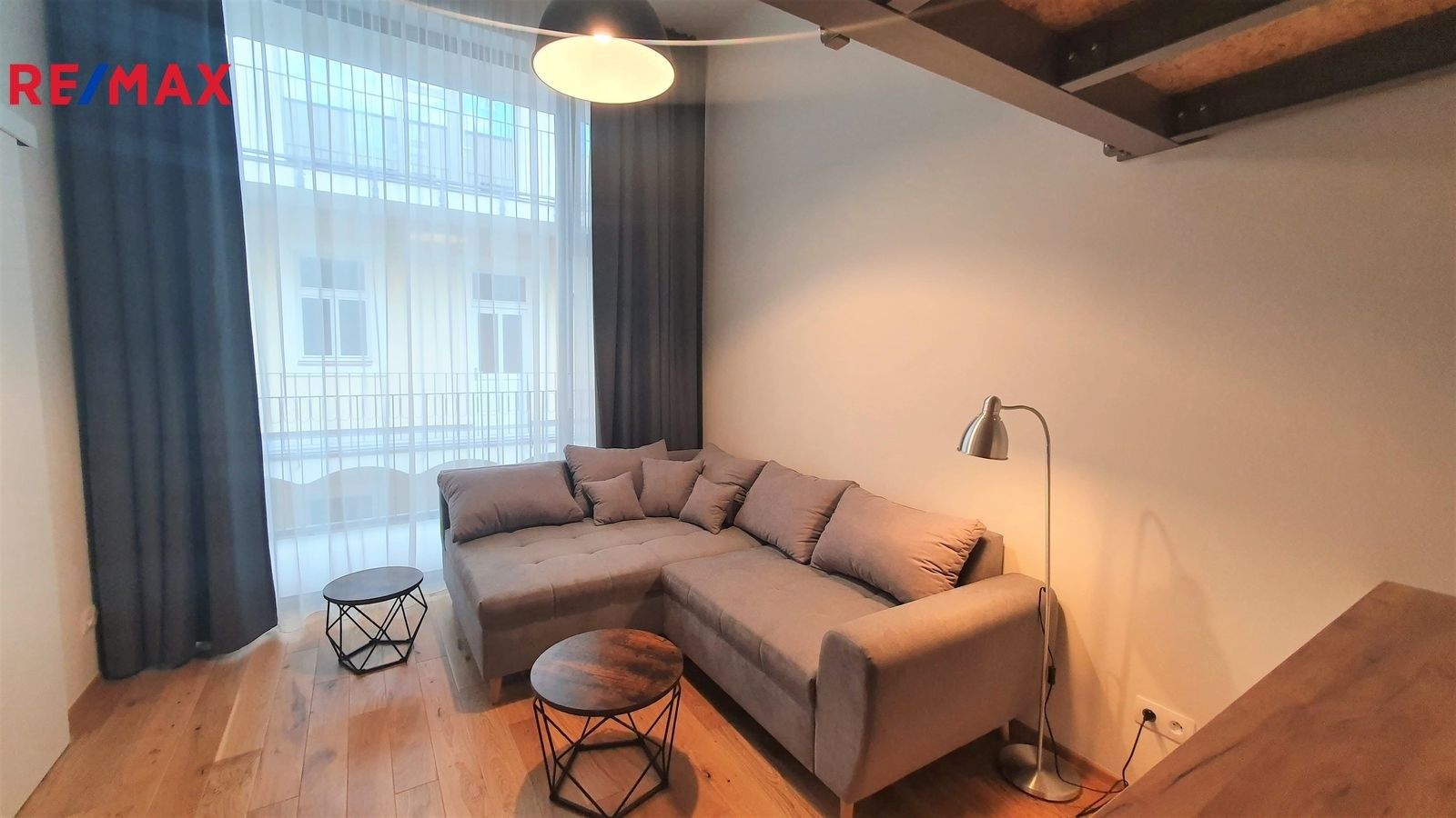 Pronájem byt 1+kk - Na Valentince, Praha, 30 m²