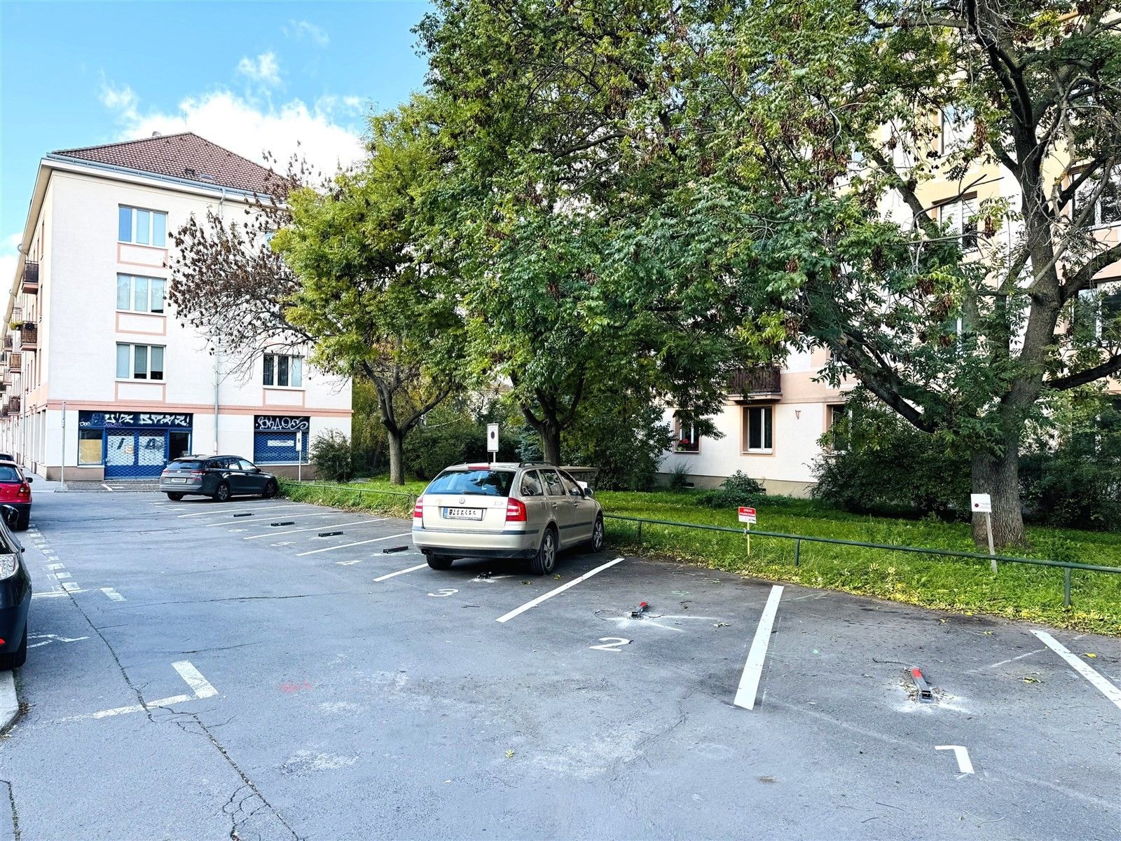 Pronájem ostatní - Černokostelecká, Praha, 13 m²