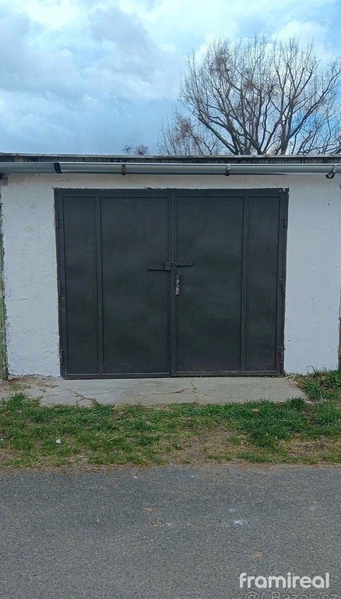 Garáže, Jezerní, Brno Přízřenice, 18 m² - 1