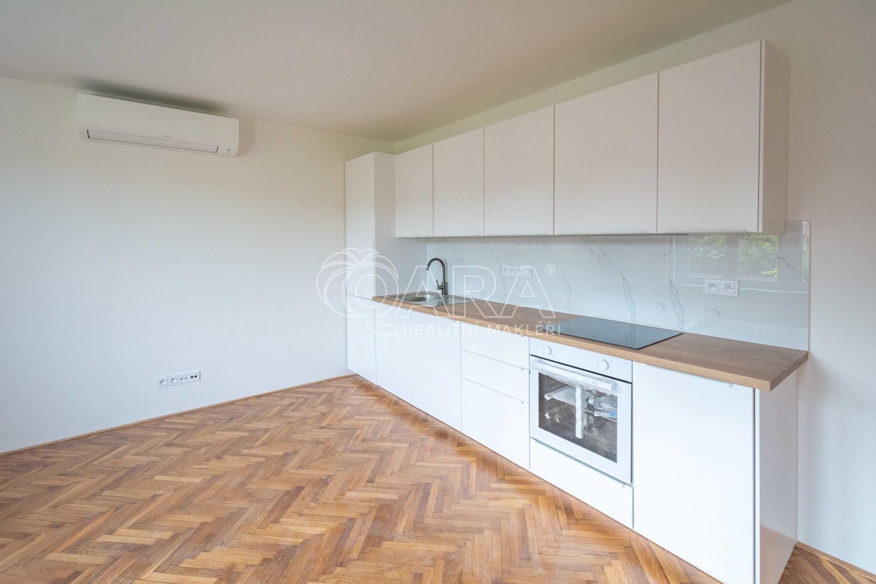 Byt 2+kk · 45 m² · Na Balkáně, Praha - 3