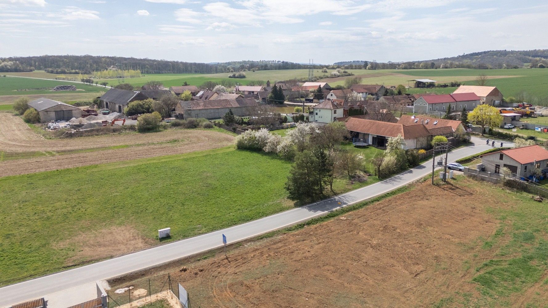 Pozemky pro bydlení, Měňany, okres Beroun - 1