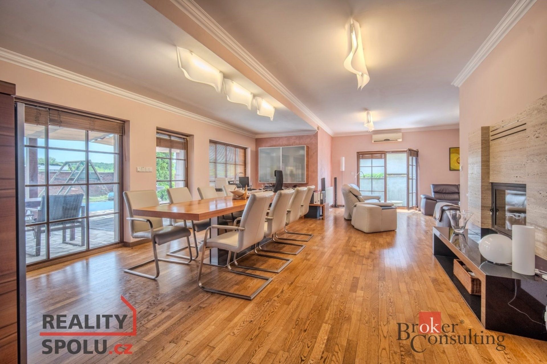 Prodej rodinný dům - Zárybnická, Praha, 307 m²