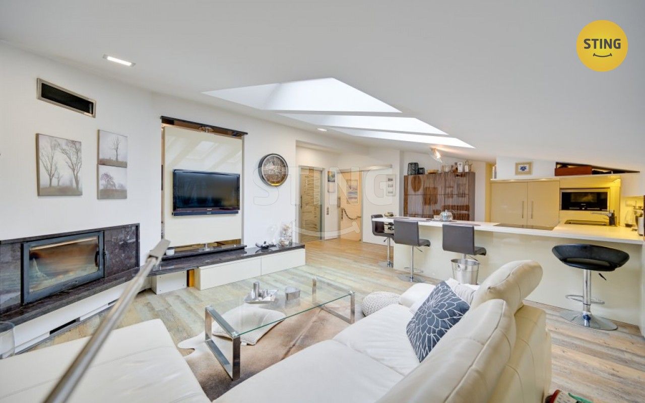 Prodej obchodní prostory - 1. máje, Kroměříž, 102 m²