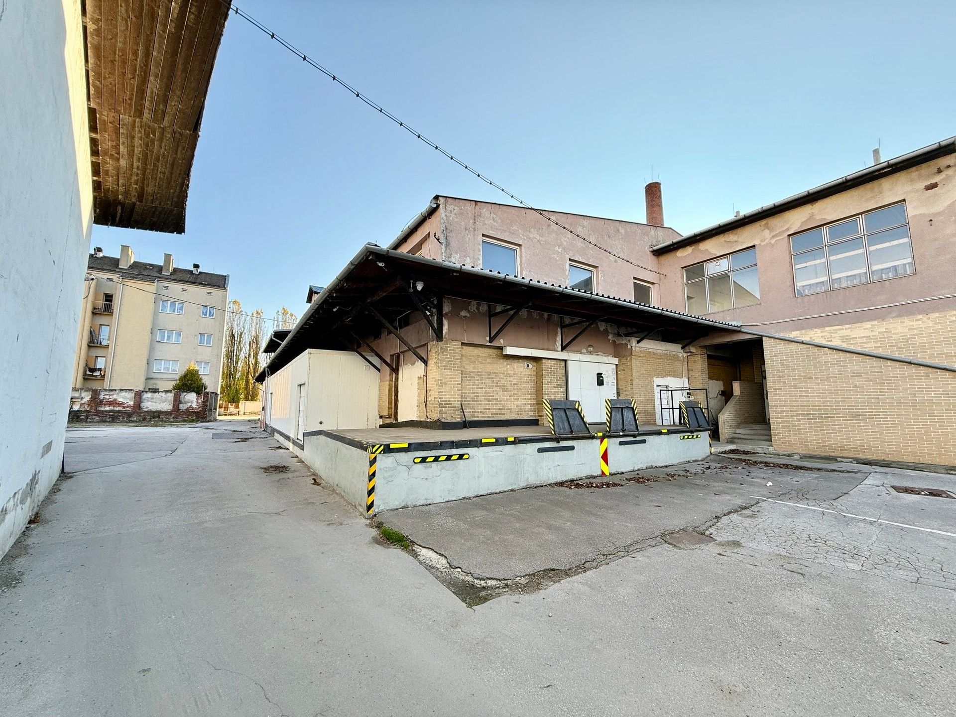 Sklady, U vlečky, Brno Komárov, 438 m²