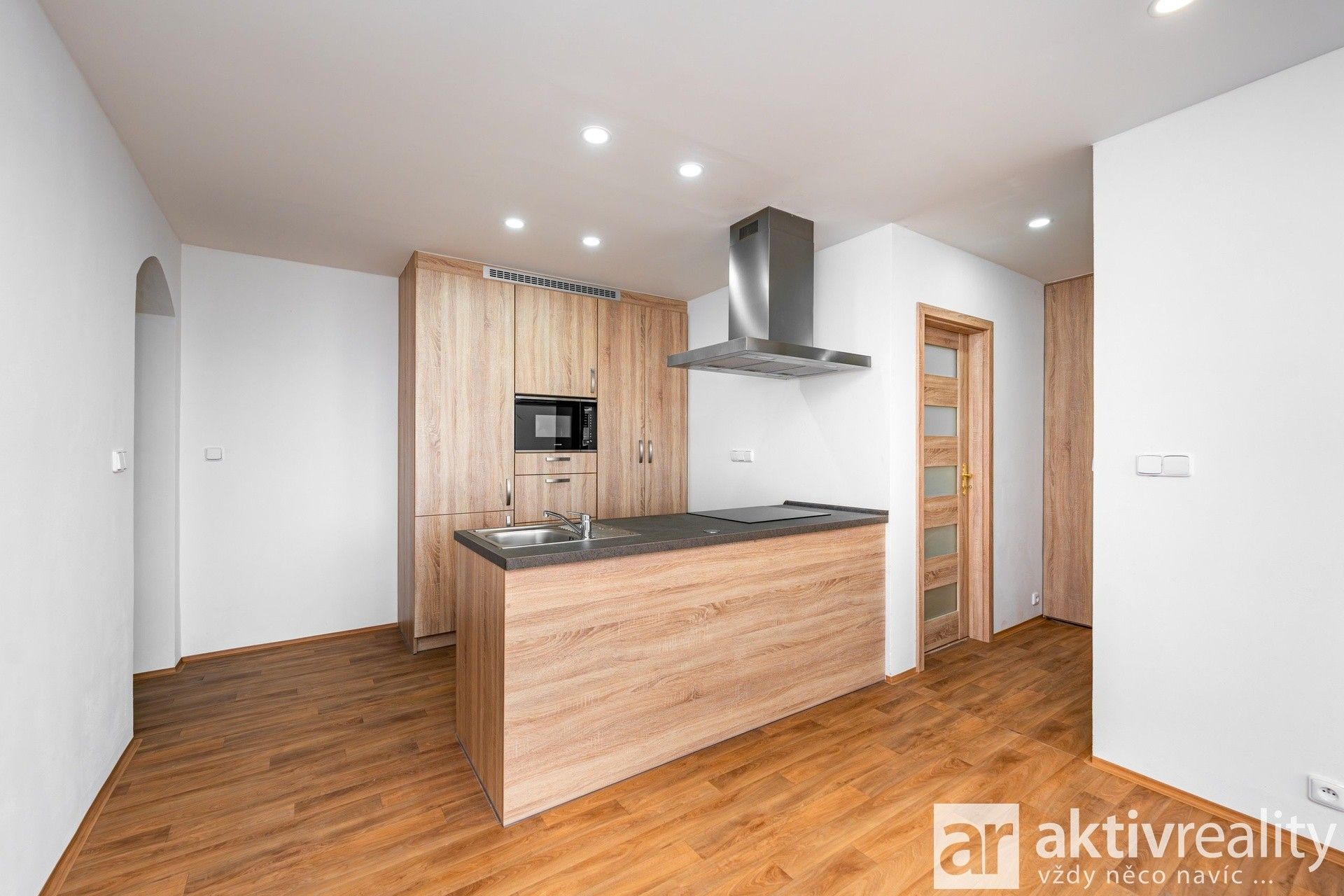 2+kk, Neustupného, Praha, 51 m²