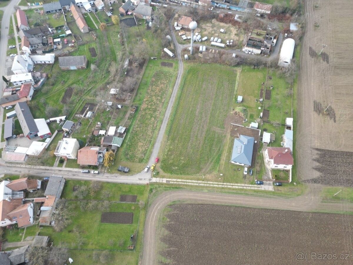 Pozemky pro bydlení, Chropyně, 768 11