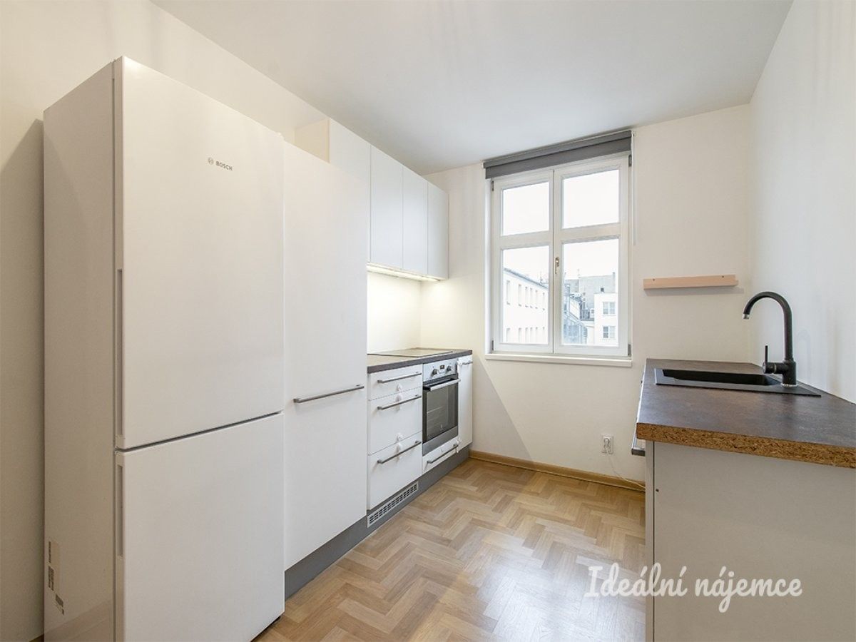 3+kk, Rumunská, Praha, 83 m²