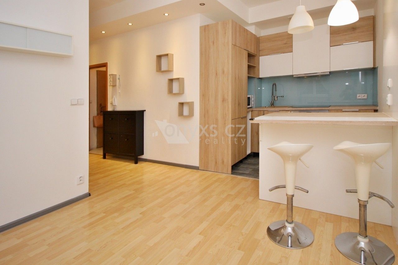 2+kk, Komenského, Šestajovice, 48 m²