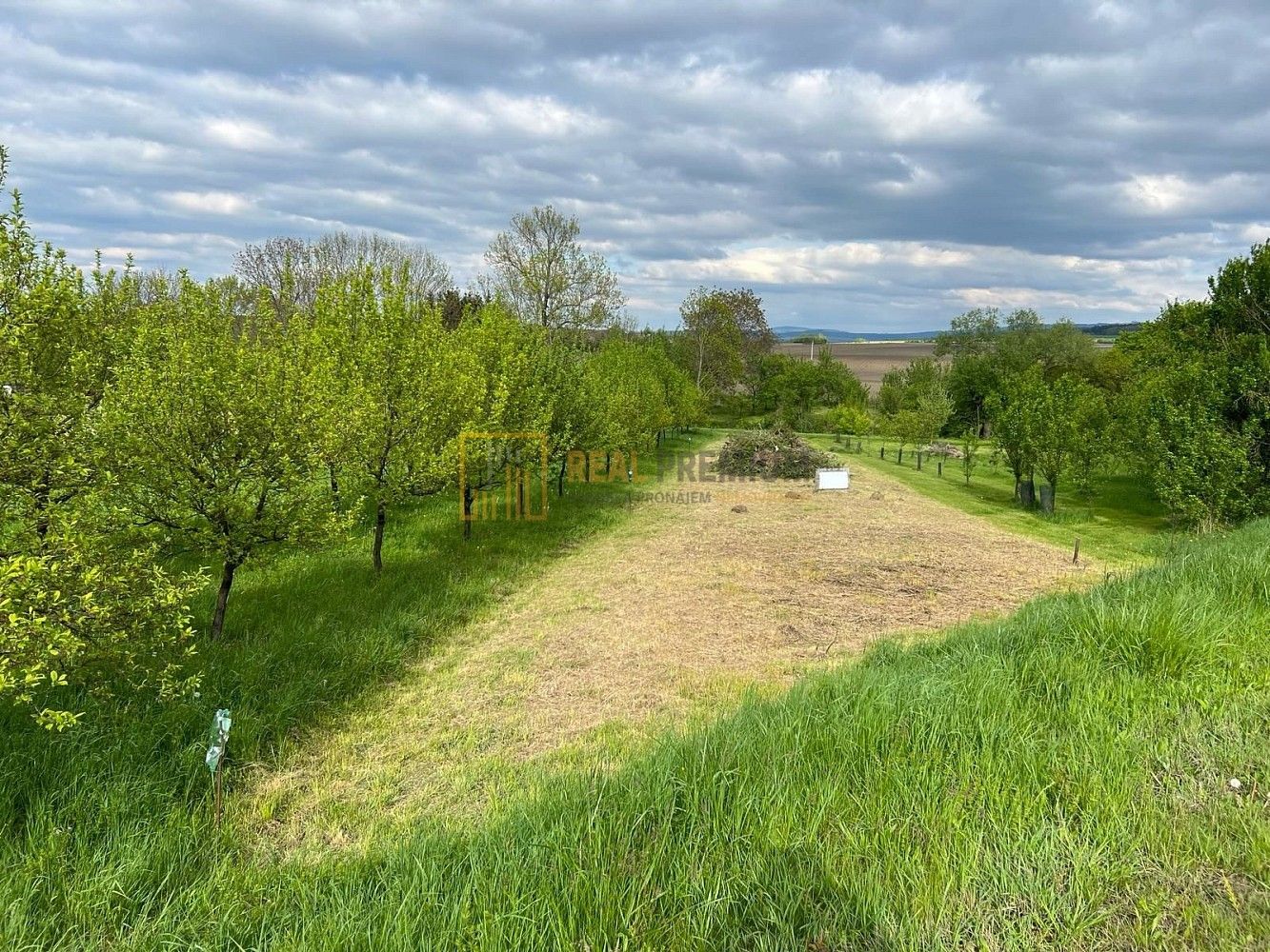 Prodej pozemek pro bydlení - Slavkov, okres Uherské Hradiště - 2