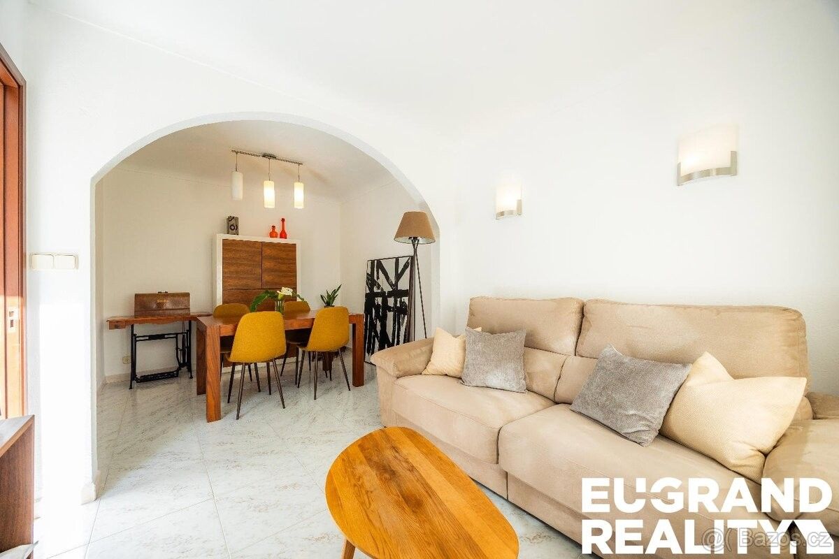 Rodinné domy, 987 66, Zahraničí