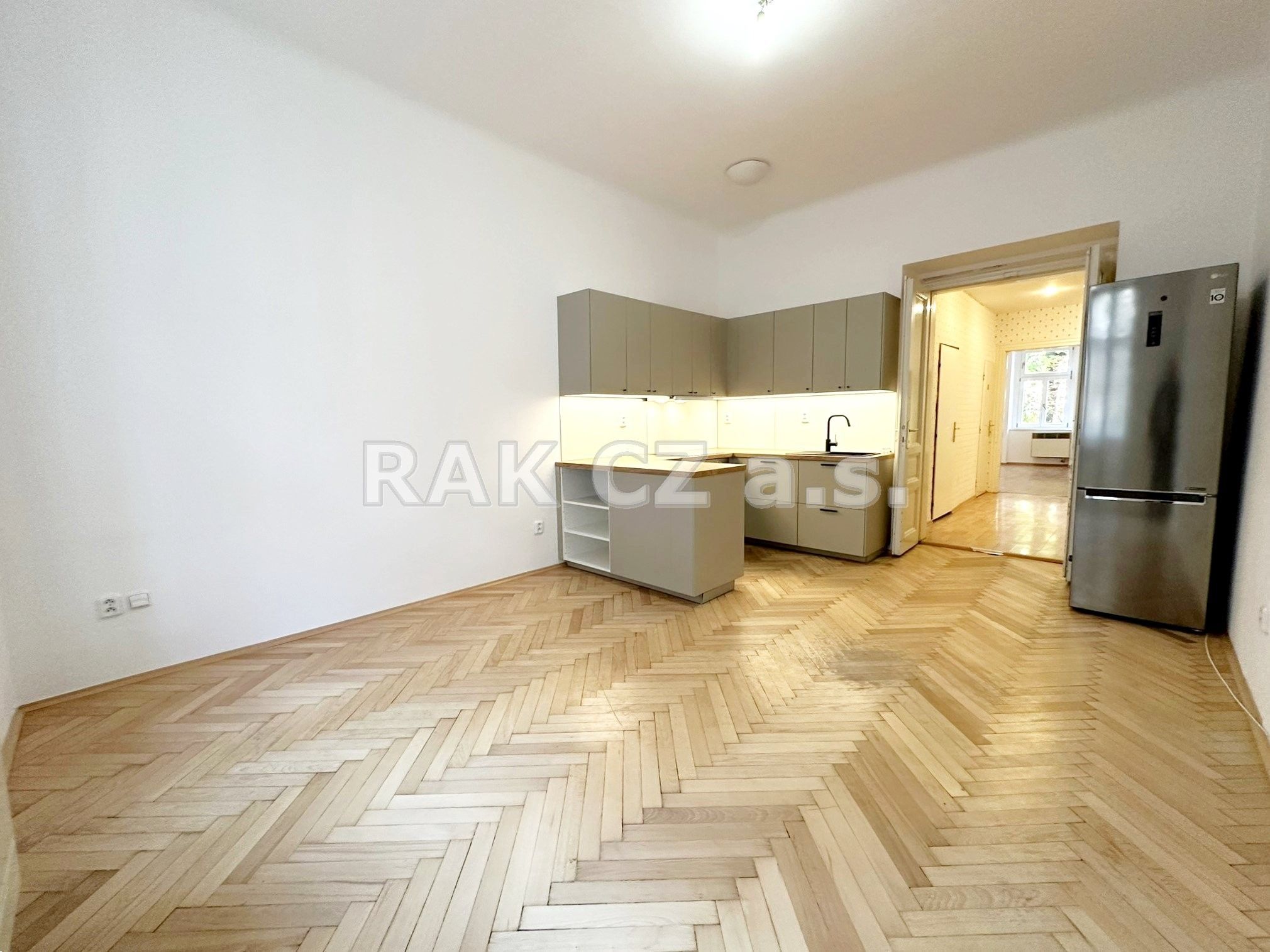 3+kk, Slezská, Praha, 73 m²