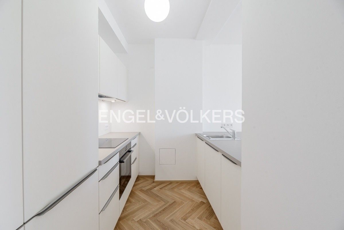 Pronájem byt 3+kk - Seifertova, Praha, 85 m²