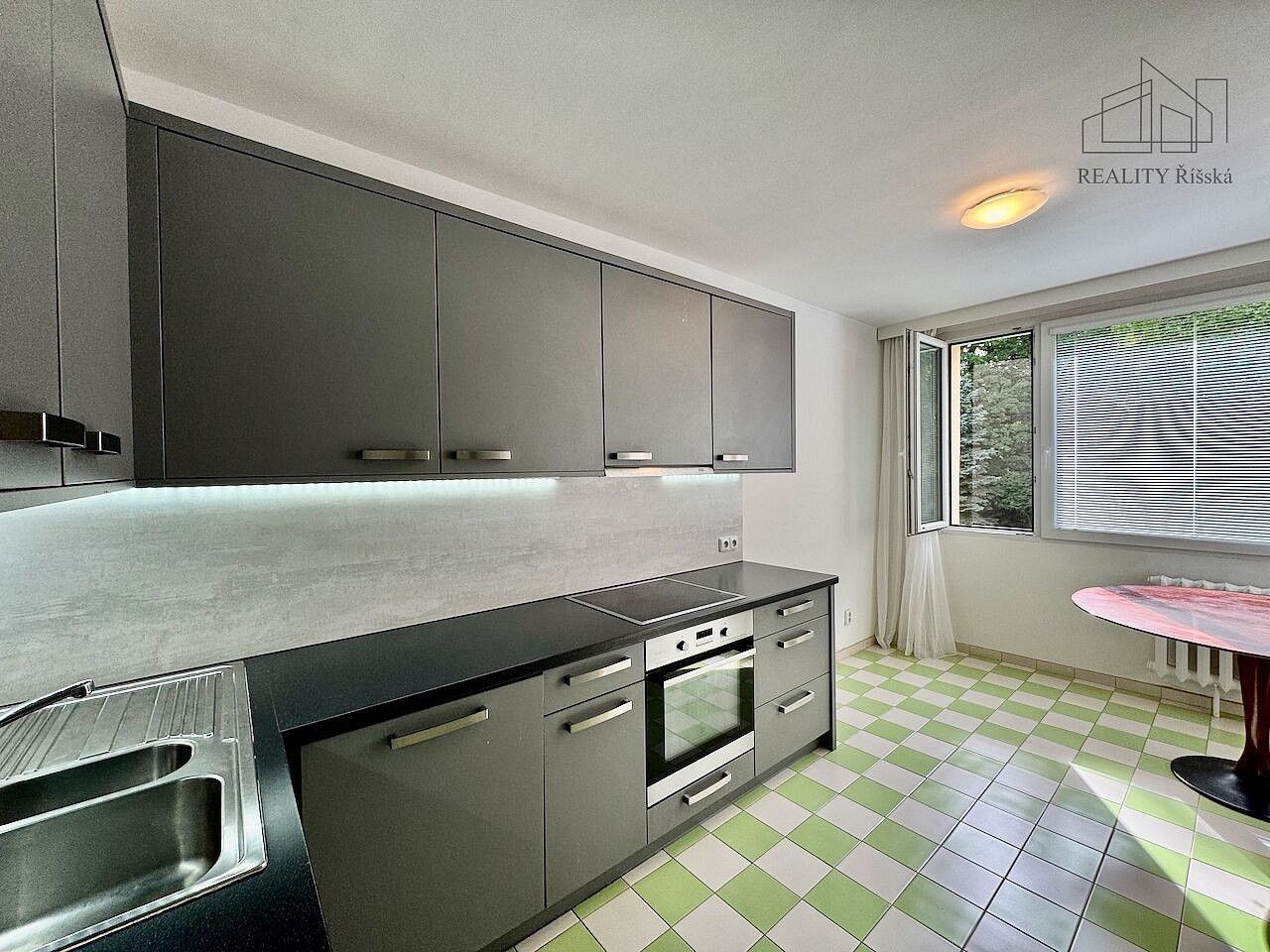 3+1, Na Sídlišti III, Průhonice, okres Praha-západ, 66 m² - 2