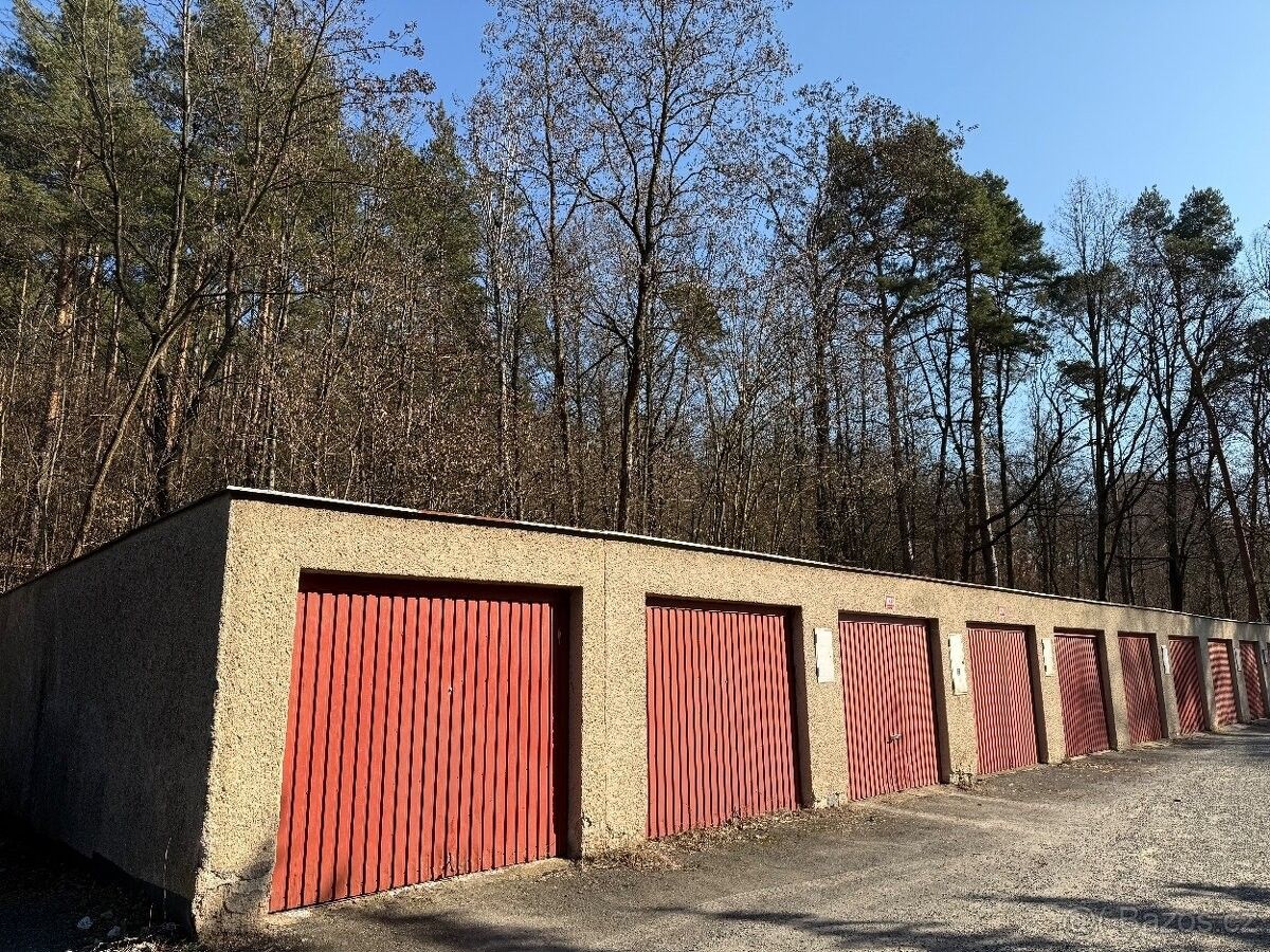 Garáže, Tišnov, 666 03