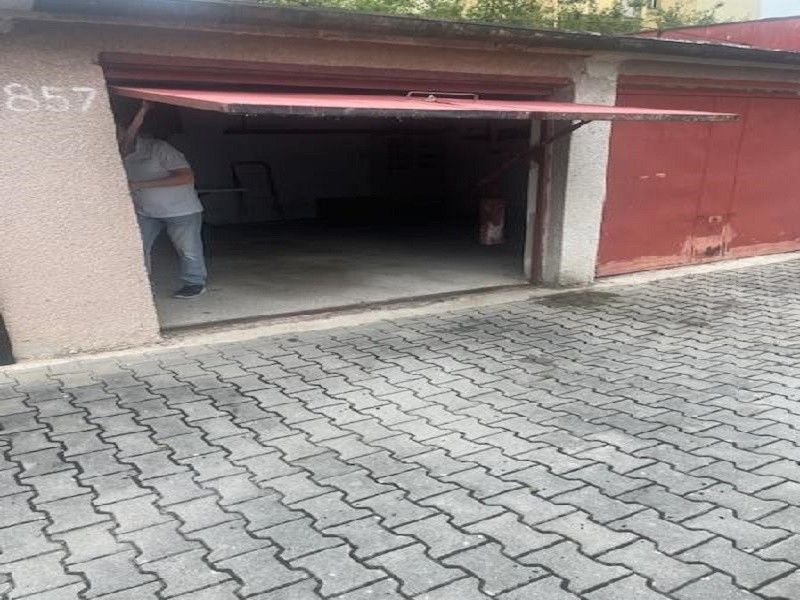 Garáž · Valašské Meziříčí, 757 01 - 4