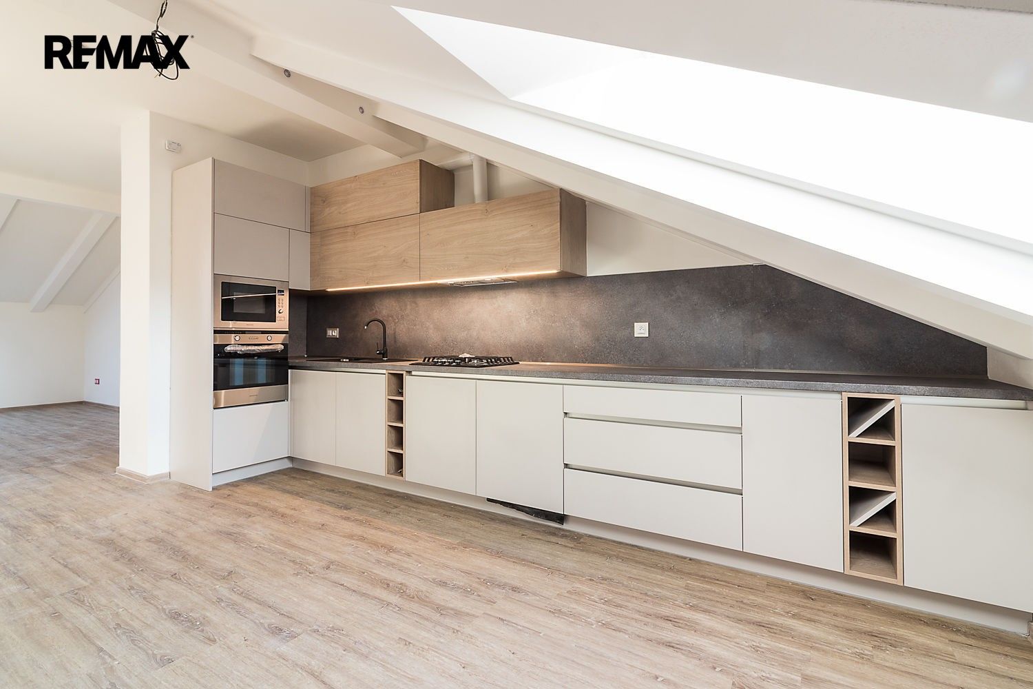 3+kk, Svornosti 880, Praha Smíchov, 141 m² - 1