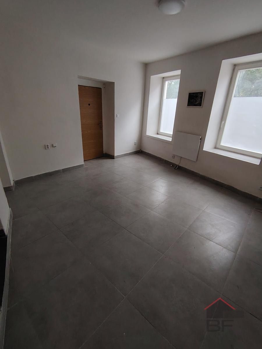 Pronájem kancelář - Mikovcova  , Česká Lípa, 25 m² - 5