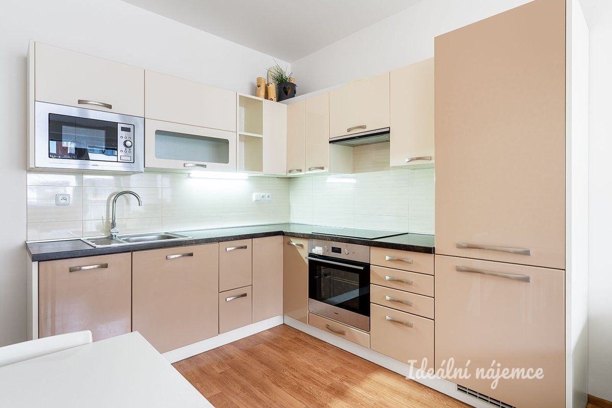 2+kk, Kardausova, Praha, 48 m²