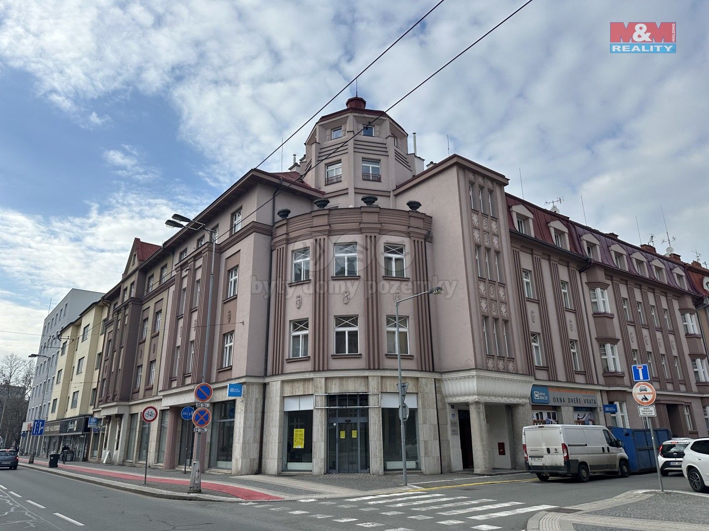 Obchodní prostory, Gočárova třída, Hradec Králové, 317 m²