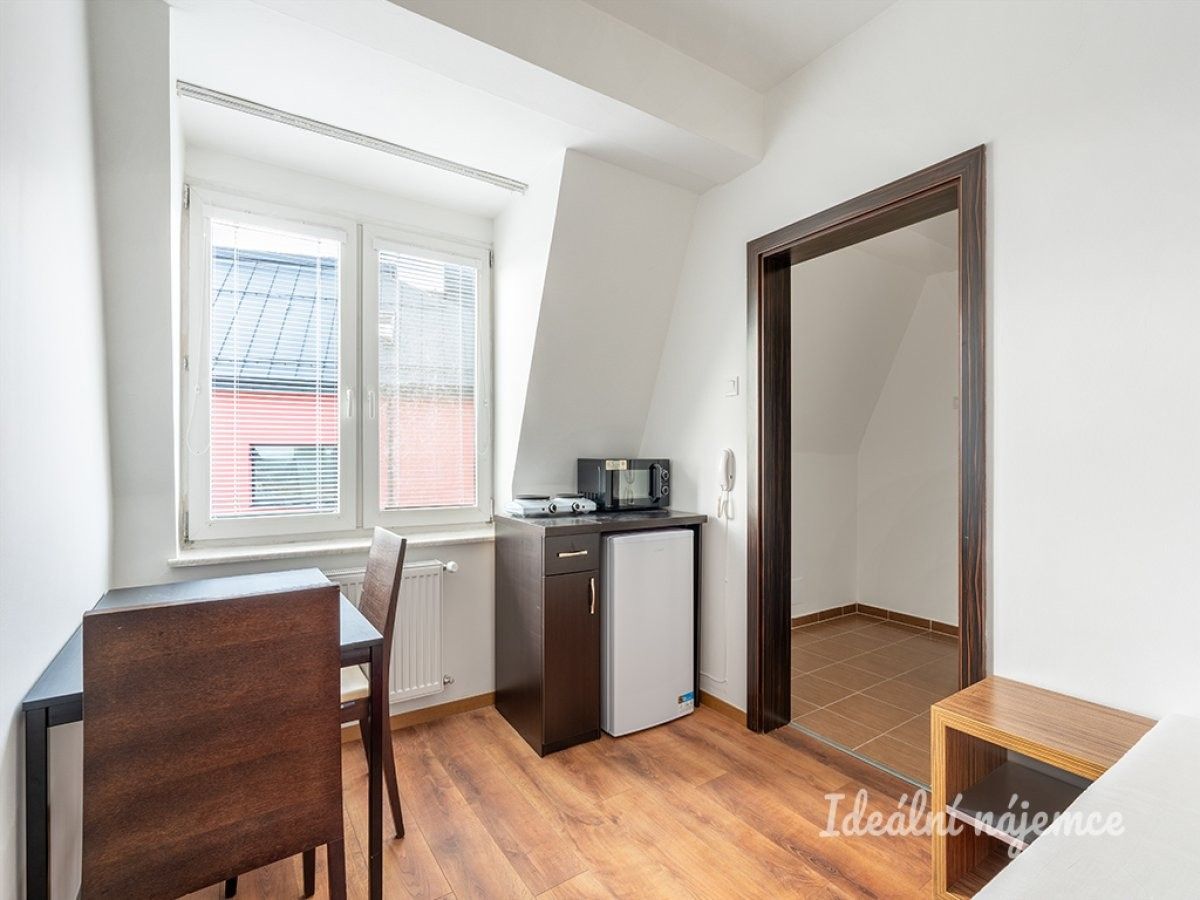 Pronájem byt 1+kk - Suchdolské náměstí, Praha, 18 m²