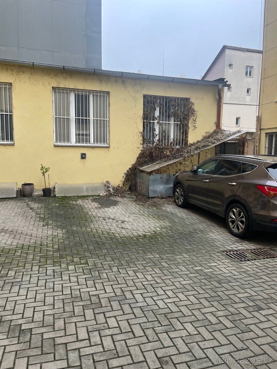Garáže, Praha, 186 00