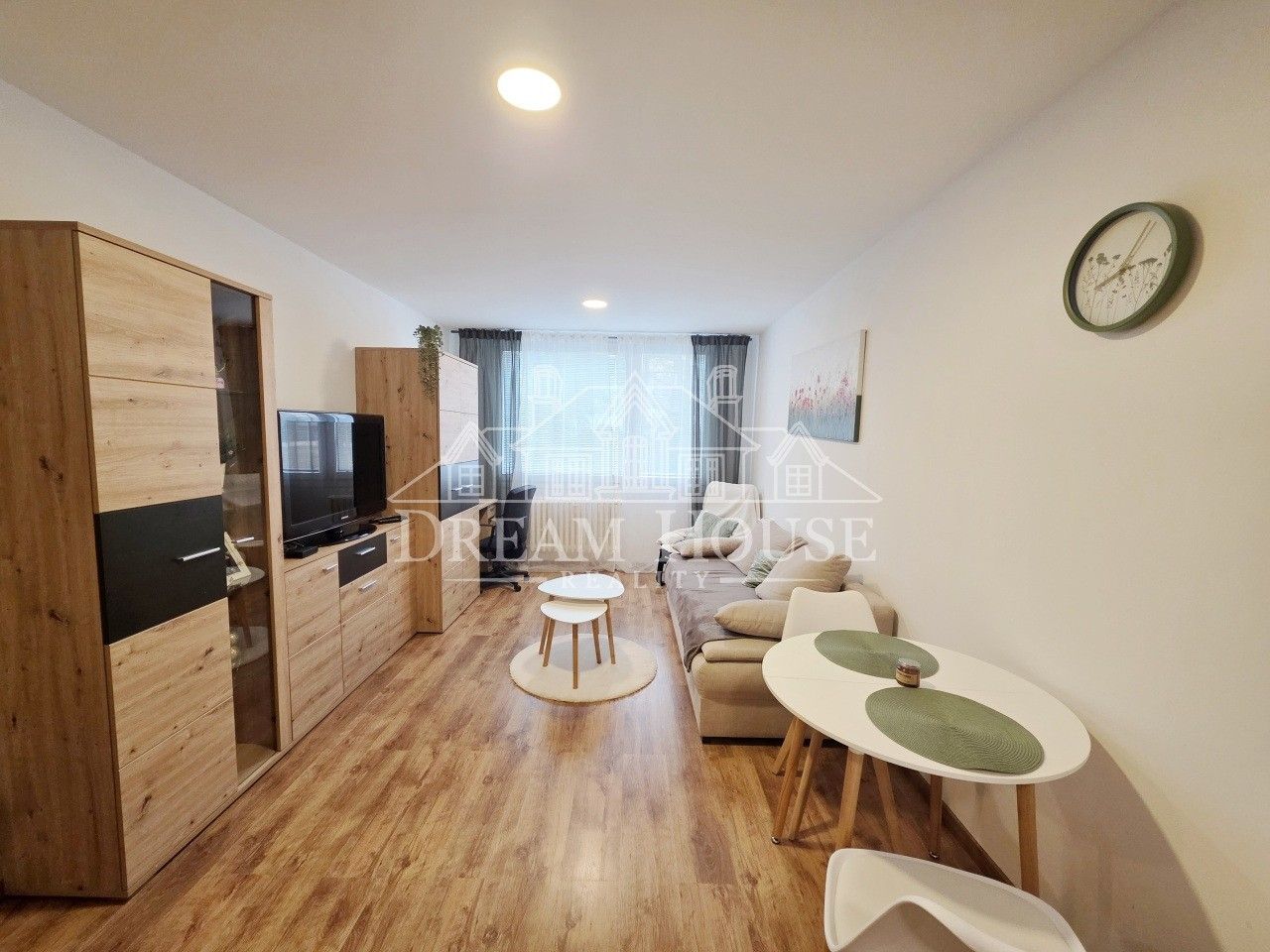 2+kk, Skuteckého, Praha, 45 m²