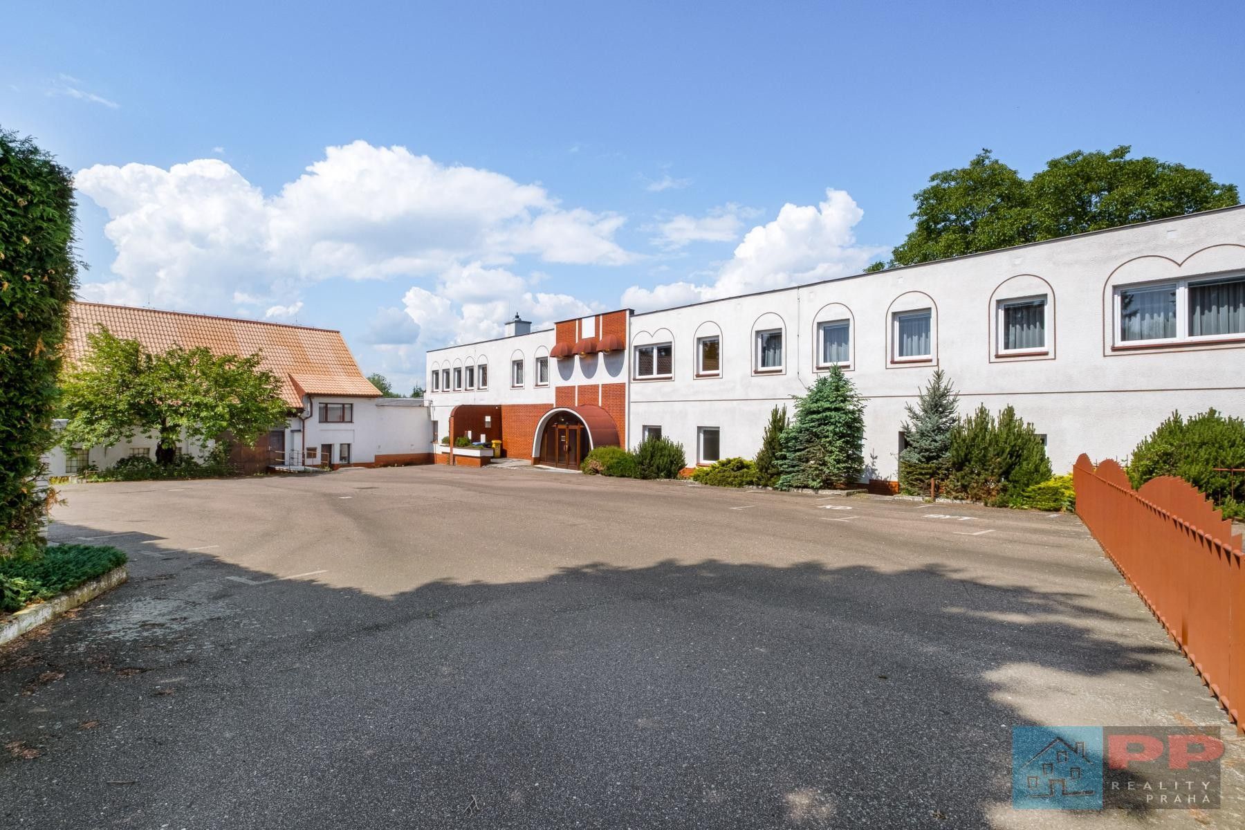 Obchodní prostory, Dražkovice, Pardubice, 941 m² - 2