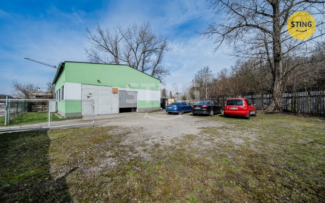 Výrobní prostory, 196 m²