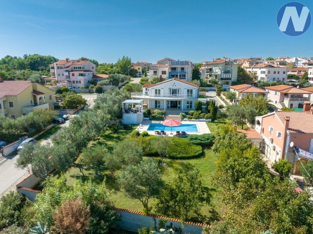 Rodinné domy, 987 66, Zahraničí