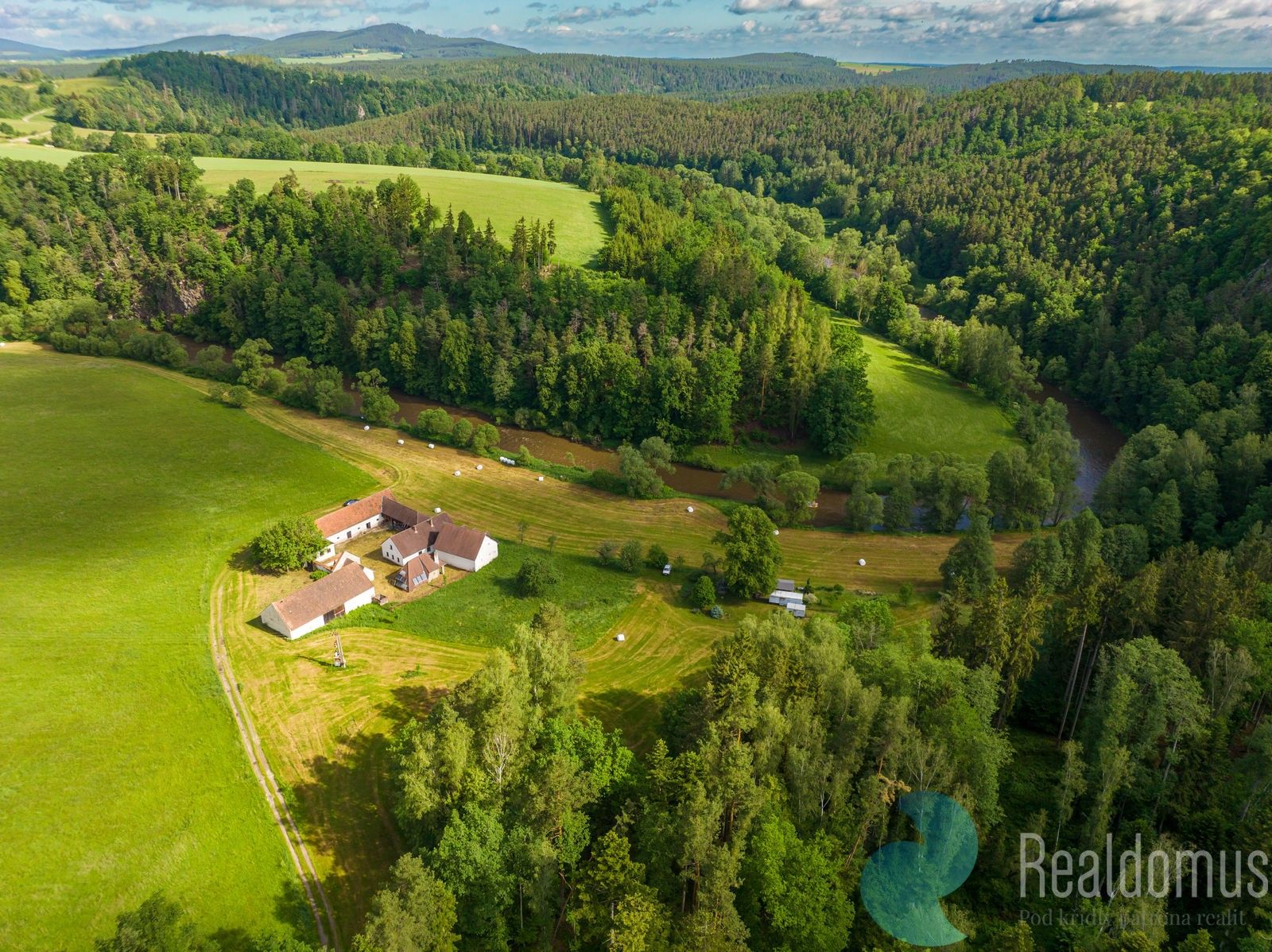 Zemědělská usedlost · 1 300 m² · Dolní Třebonín - 4