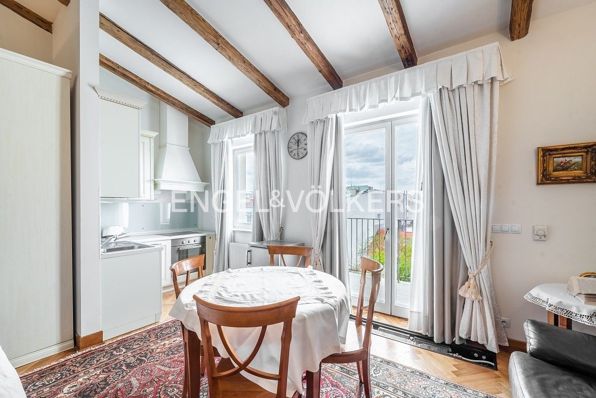 Pronájem byt 1+kk - Italská, Praha, 38 m²