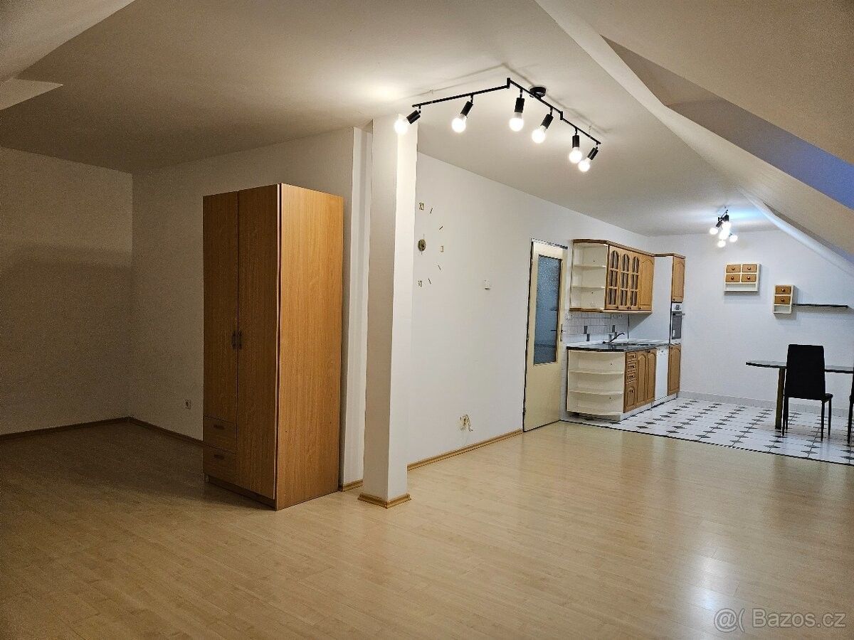 Pronájem byt - Vlachovo Březí, 384 22