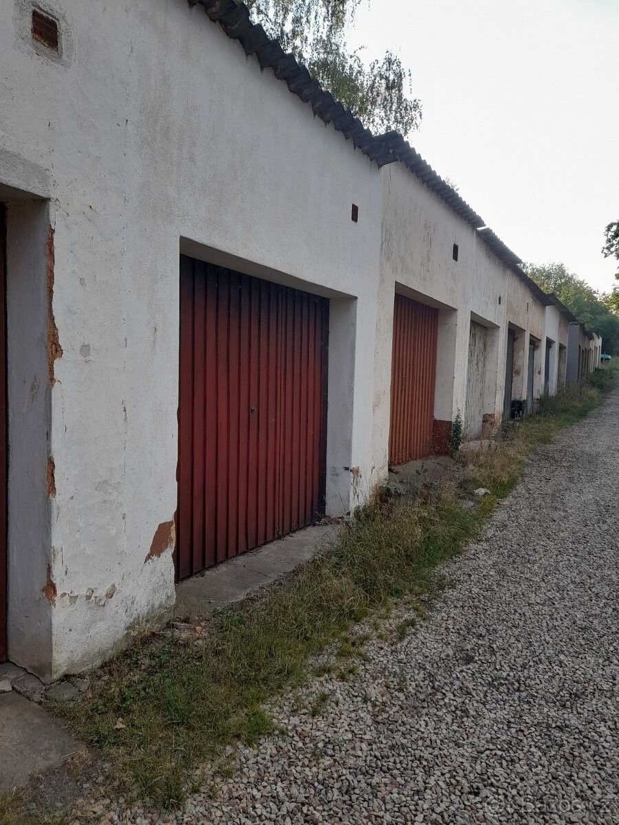 Garáže, Plzeň, 301 00 - 1