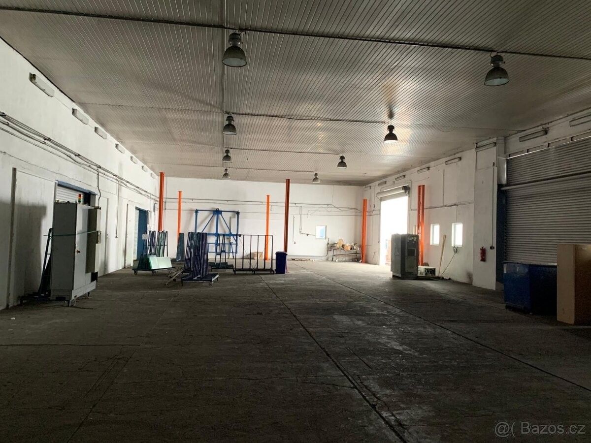 Sklady, Pečky, 289 11