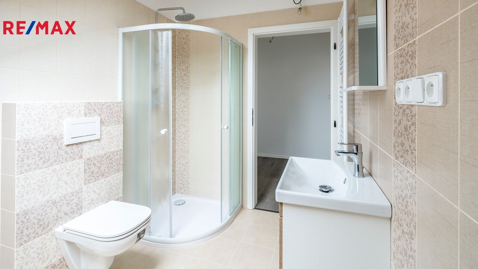 Pronájem byt 2+kk - Slatiňanská 927, Praha, 53 m²