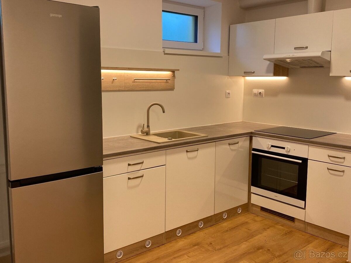 Pronájem byt - Velké Meziříčí, 594 01