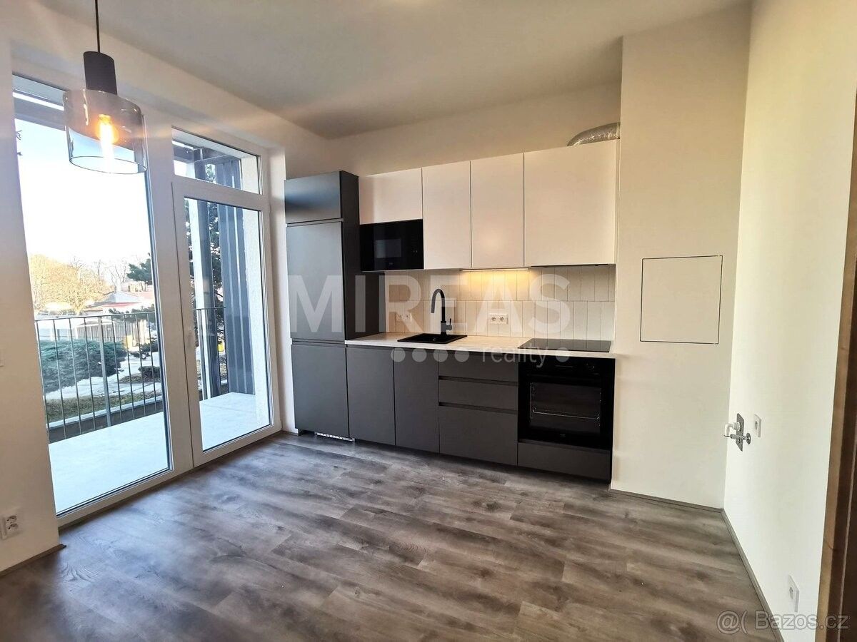 Pronájem byt - Čelákovice, 250 88