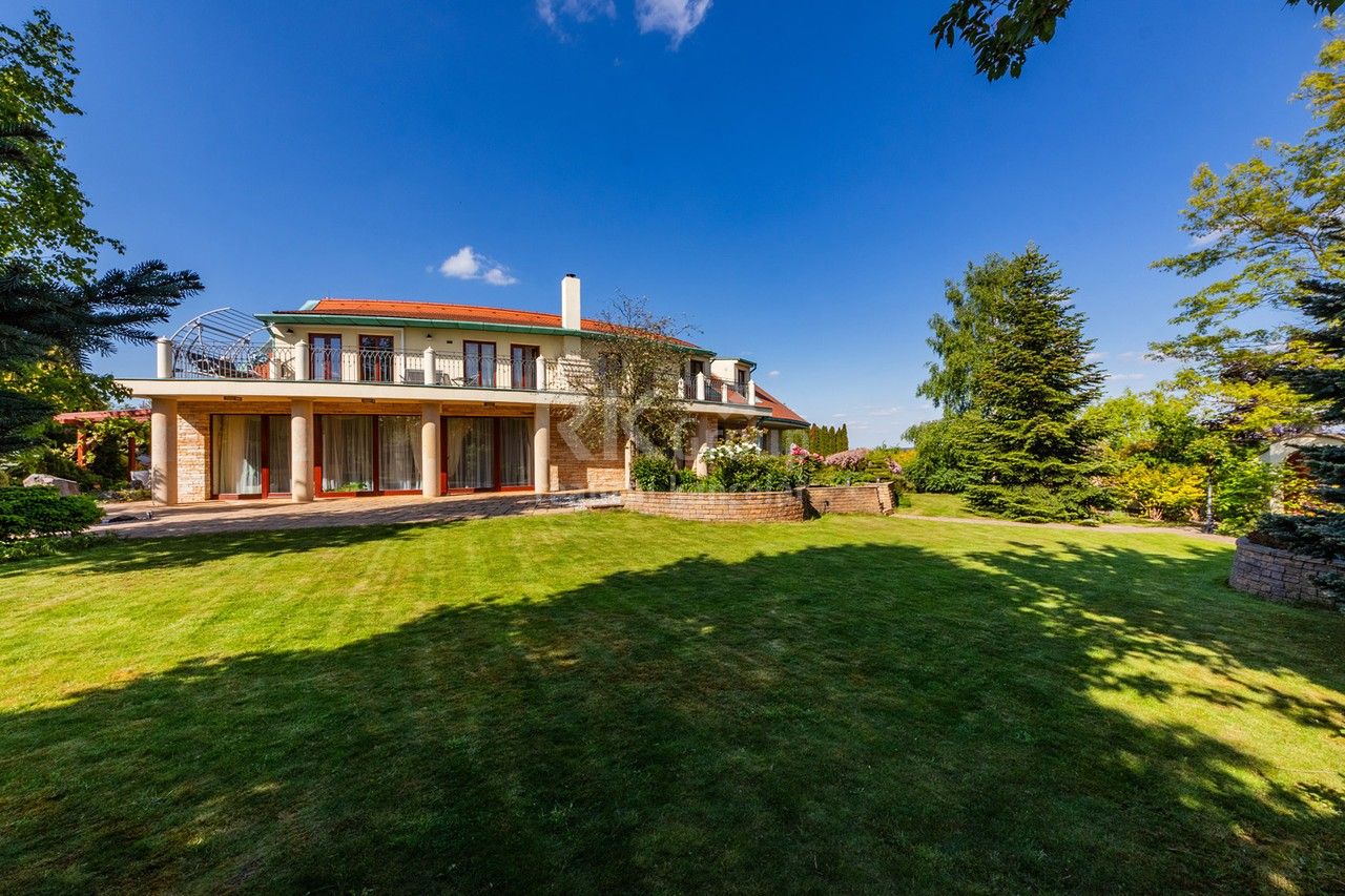 Prodej rodinný dům - Trnová, 677 m²