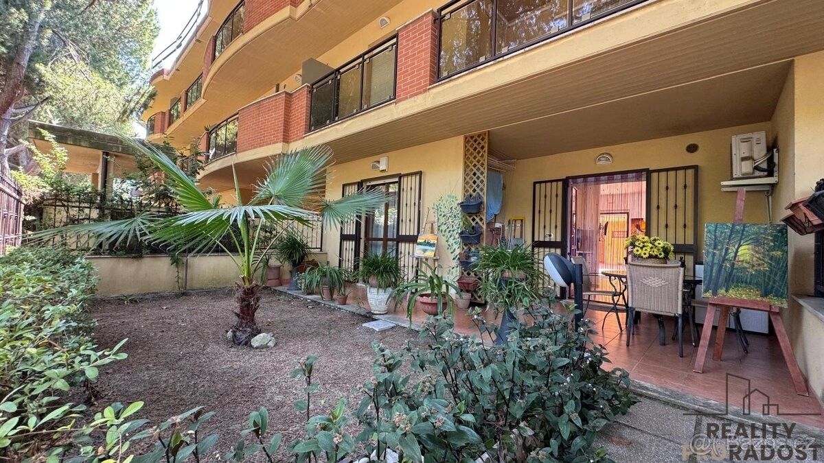 Byty, 987 66, Zahraničí