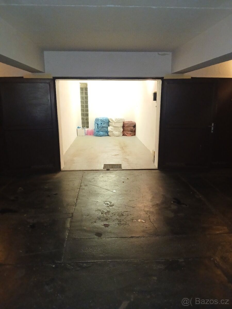 Garáže, Brno, 628 00