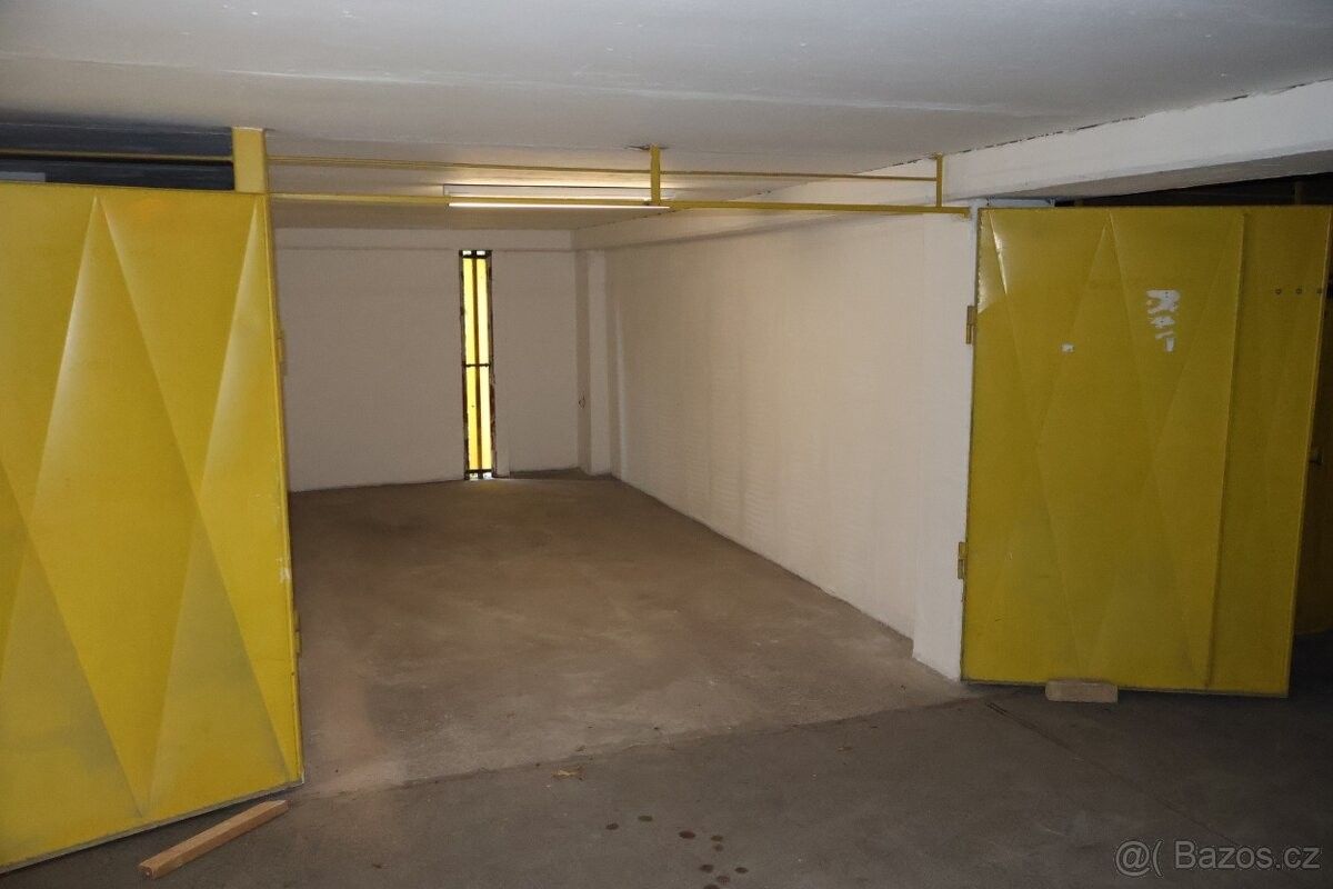 Garáže, Praha, 182 00