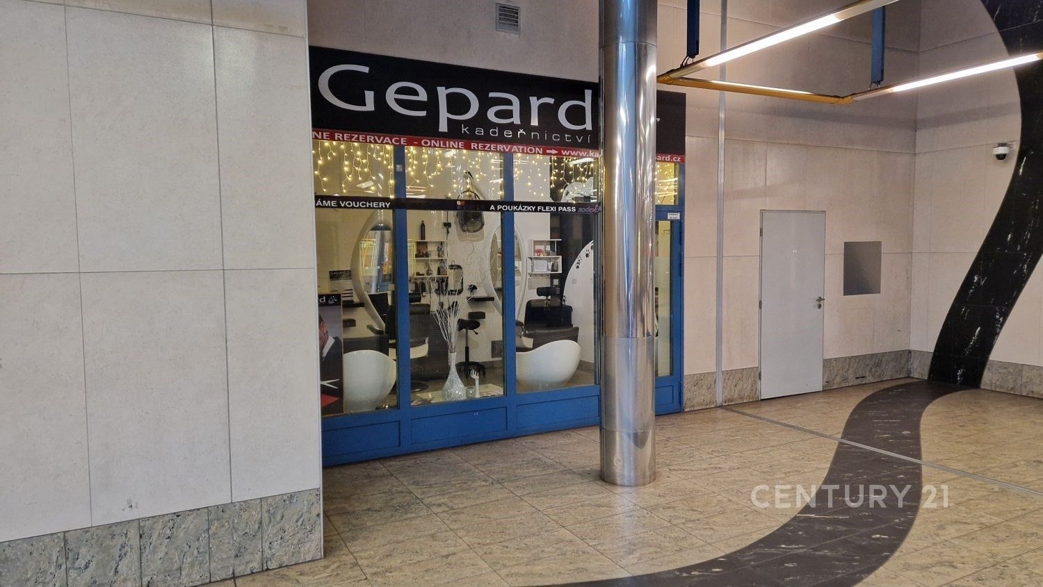 Pronájem komerční - náměstí Junkových, Praha, 24 m²